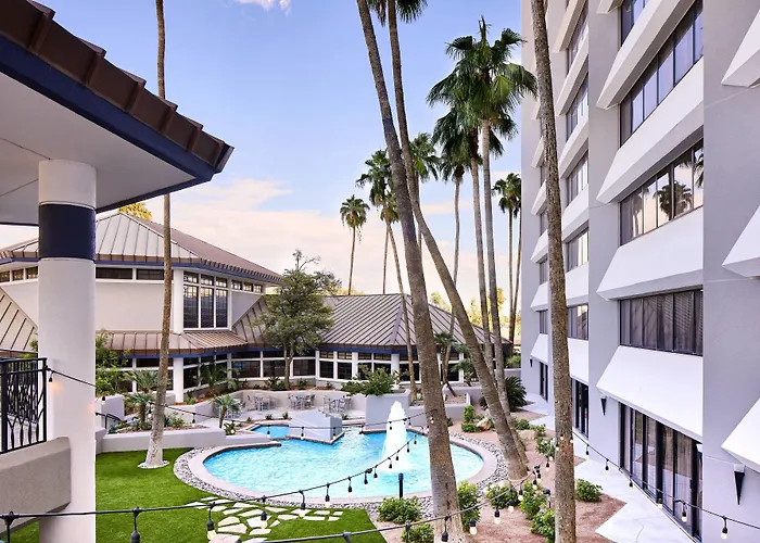 Hotel with pool: Delta Hotels By Marriott Phoenix Mesa