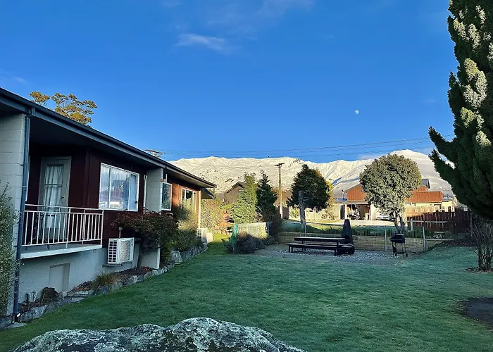 Manuka Crescent Motel