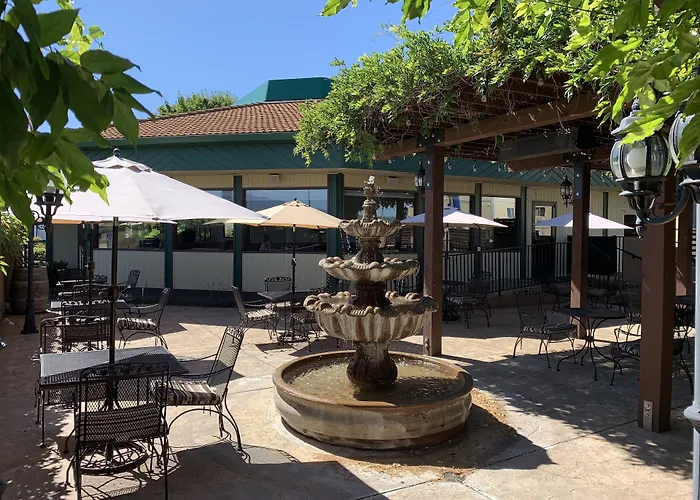 Cheap hotels Rogue Regency Inn Medford Airport