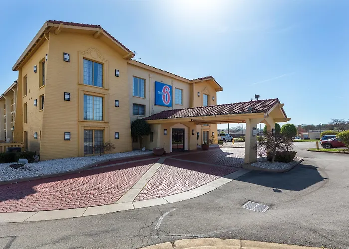 Motel 6-, Tn