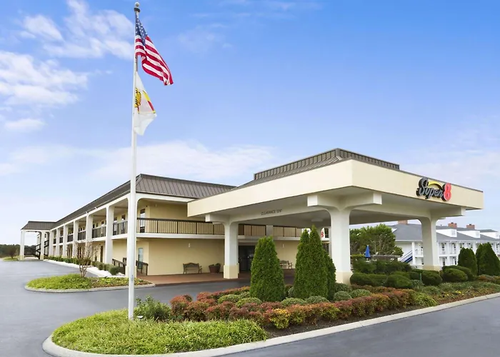 Super 8 By Wyndham Calhoun