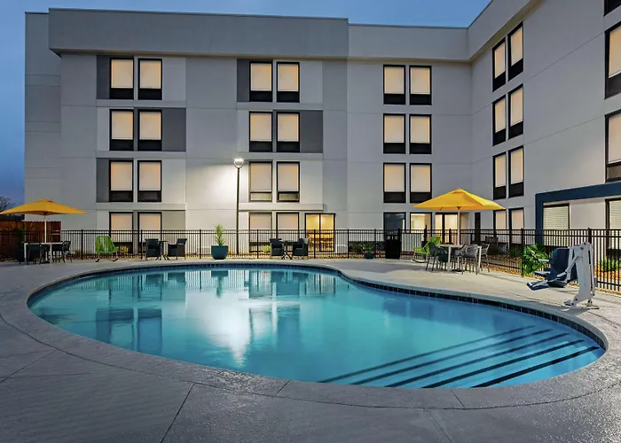Hampton Inn - Airport