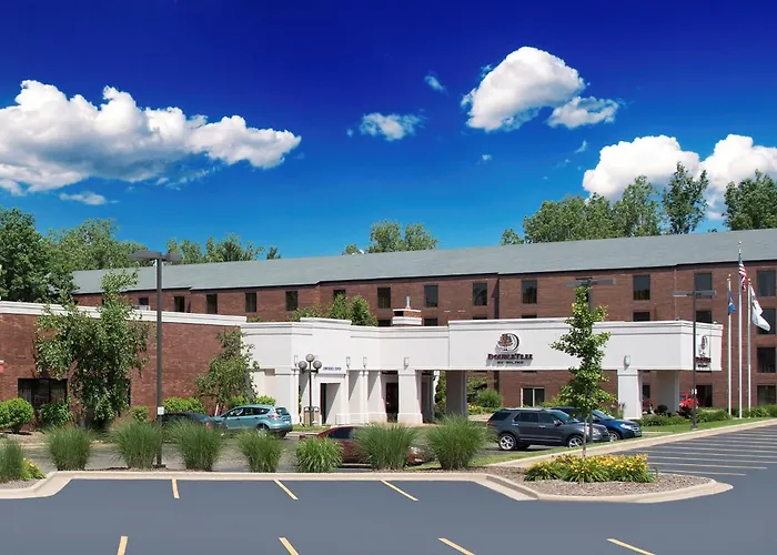 Airport Hotel: Doubletree By Hilton Hotel Grand Rapids Airport