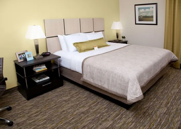 Hotel with pool: Candlewood Suites - Wichita East By Ihg