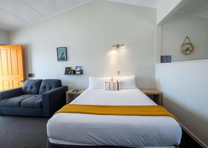 Aura Accommodation