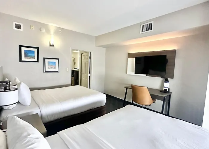 Hotel near College: Comfort Inn & Suites Calhoun South