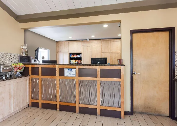 Resort: Howard Johnson By Wyndham National City/San Diego South