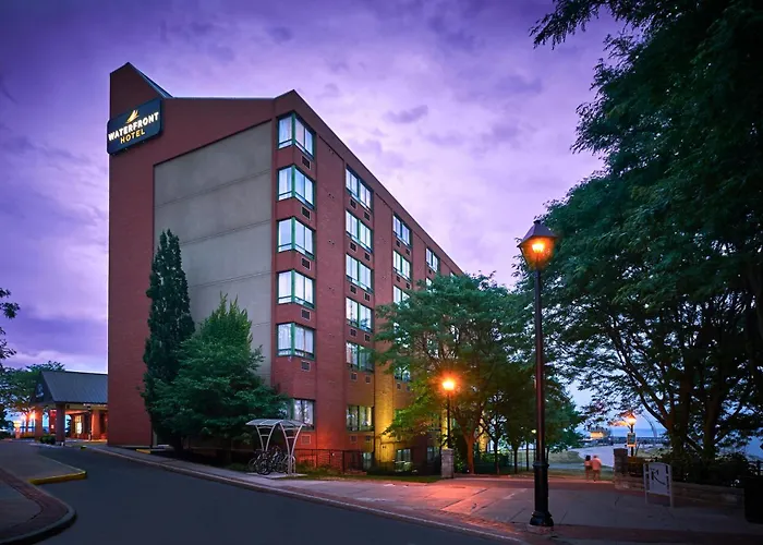 Hotel near College: Waterfront Hotel Downtown Burlington