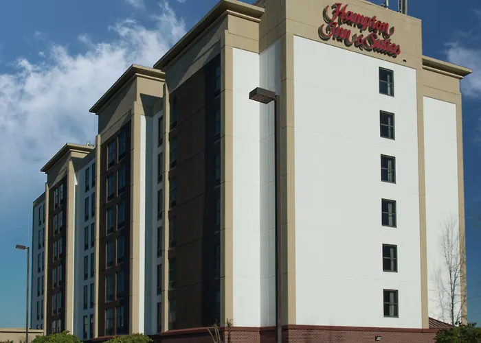 Hampton Inn & Suites Coliseum