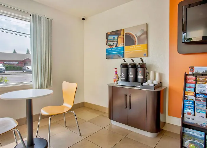 Pet Friendly hotel: Motel 6-Salem, Or - Expo Center