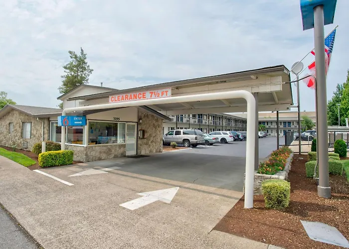 Pet Friendly hotel: Motel 6-Salem, Or - Expo Center