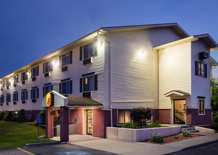 Super 8 By Wyndham Massena Ny