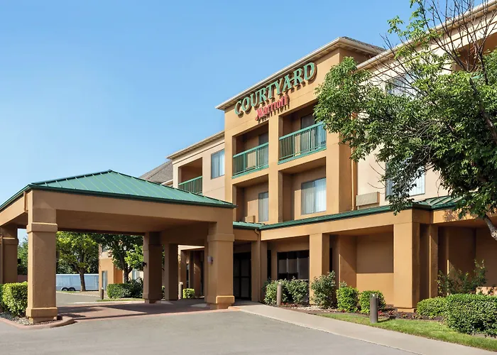 Beach hotel: Courtyard Lubbock