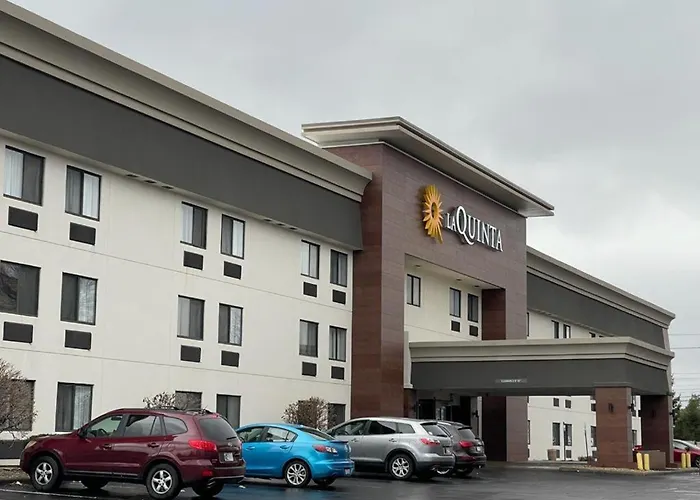 Cheap hotel: La Quinta Inn By Wyndham Indianapolis Airport Executive Dr