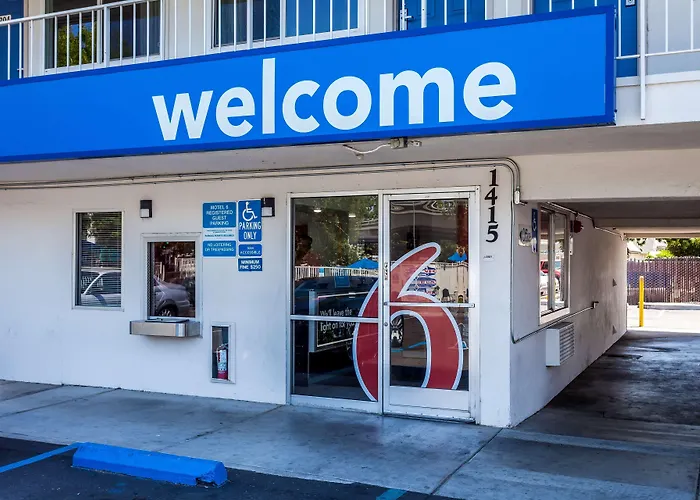 Central hotel: Motel 6 Sacramento, Ca - Downtown