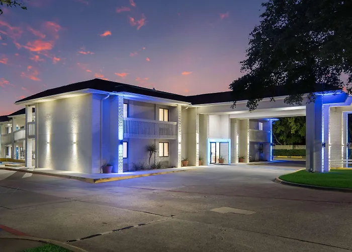 Central hotel: Motel 6-Addison, Tx - Dallas