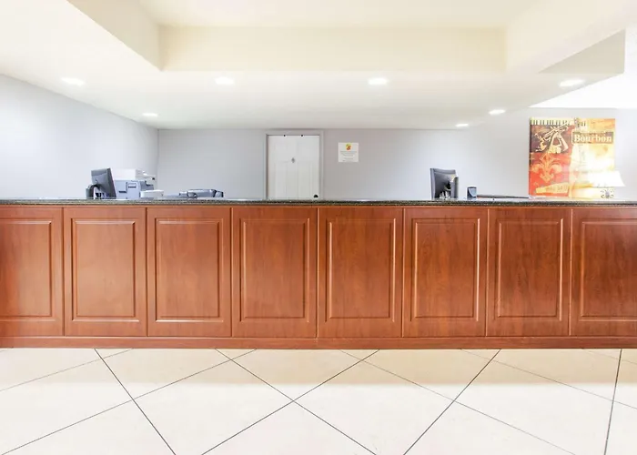 Cheap hotel: Super 8 By Wyndham West Monroe