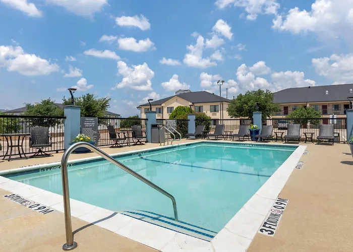 Pet Friendly hotel: Comfort Inn - Weatherford