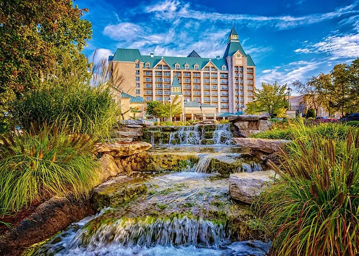 Chateau On The Lake Spa And Convention Center