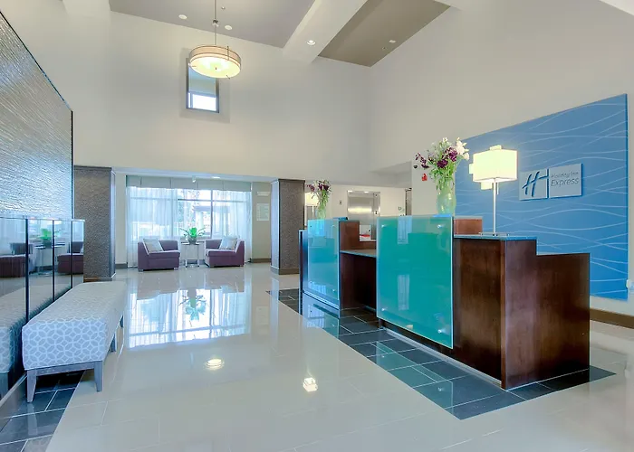 Holiday Inn Express & Suites Beach By Ihg
