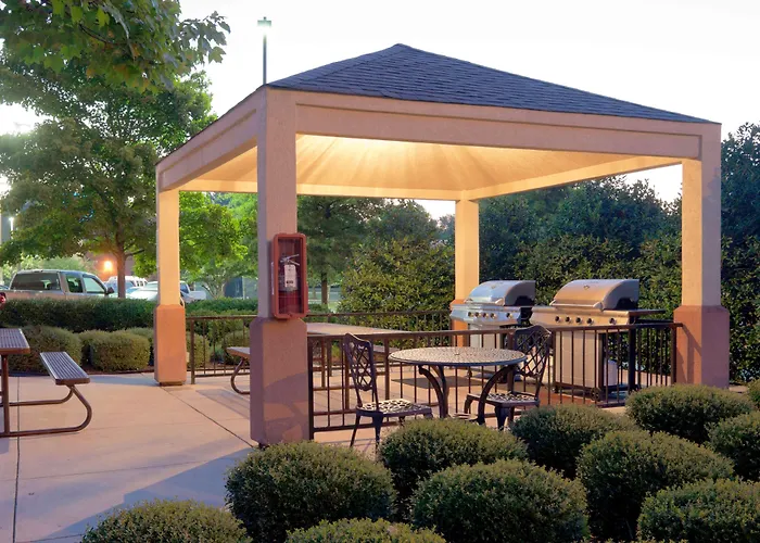 Hotel with Tennis: Sonesta Simply Suites Jacksonville