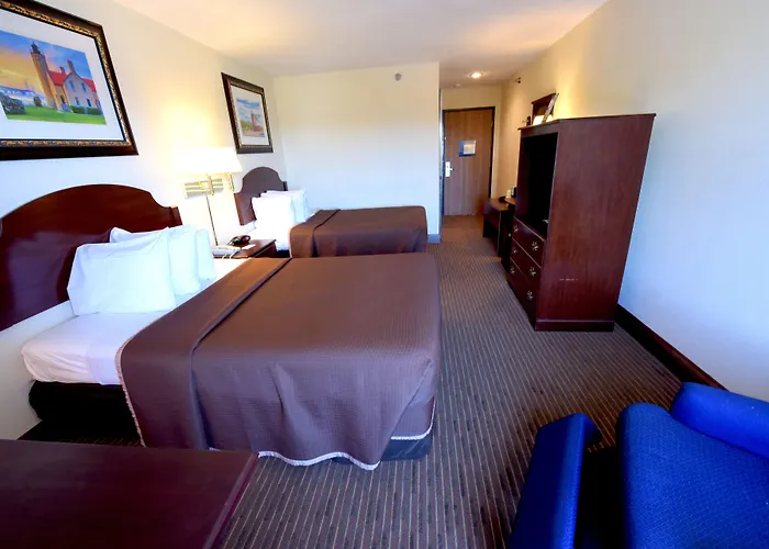 Pet Friendly hotel: Bayside Hotel Of Mackinac