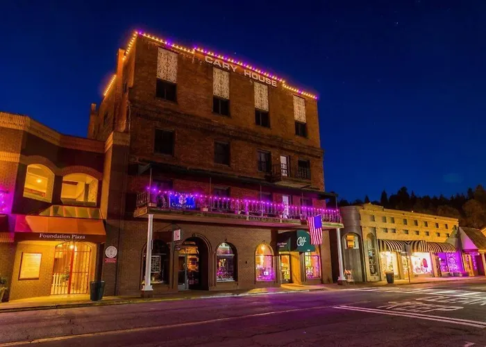 Pet Friendly hotel: Historic Cary House Hotel