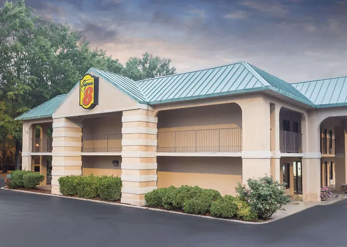 Family Hotel: Super 8 By Wyndham Lithonia