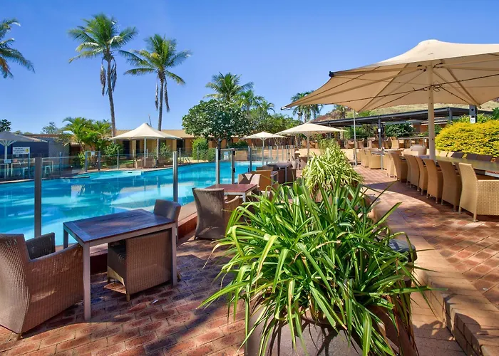 Hotel with pool: Karratha International Hotel
