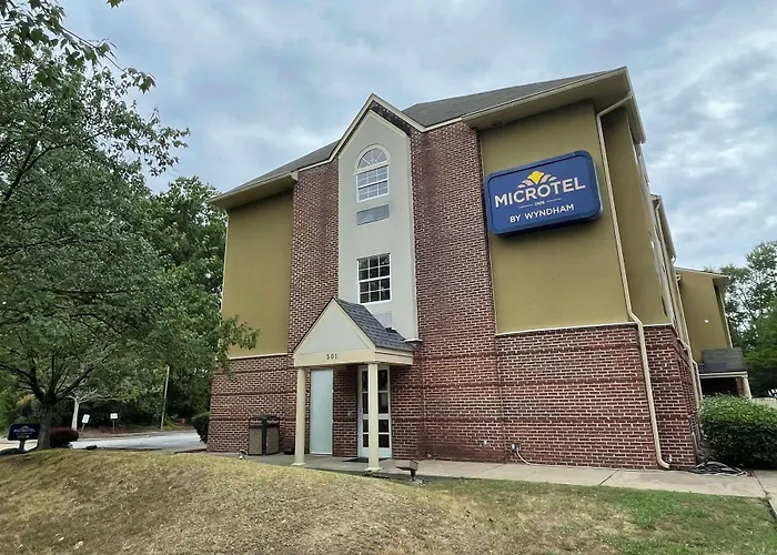 Cheap hotel: Microtel Inn & Suites Newport News