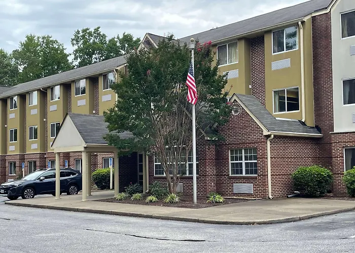 Cheap hotel: Microtel Inn & Suites Newport News