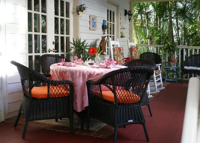 Pet Friendly hotel: Sabal Palm House Bed And Breakfast