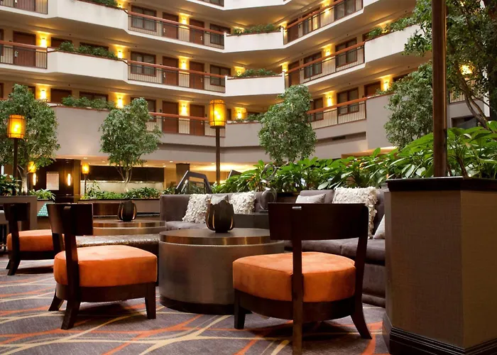 Family Hotel: Embassy Suites By Hilton Austin Arboretum