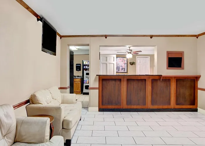 Pet Friendly hotel: Super 8 By Wyndham West Memphis