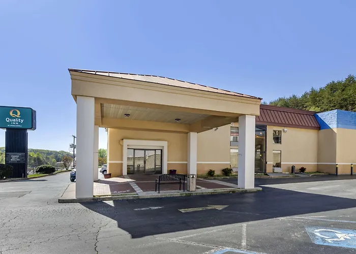 Dog friendly hotels Quality Near Martinsville Speedway