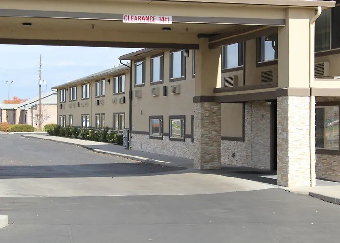 Central hotel: Red Lion Inn & Suites Ontario