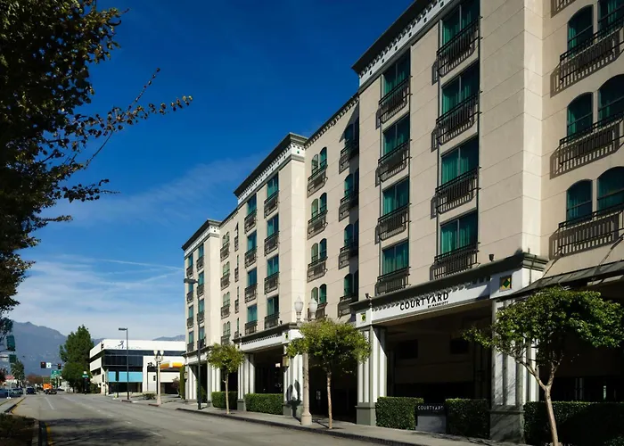 Jacuzzi hotel: Courtyard By Marriott Los Angeles Pasadena Old Town