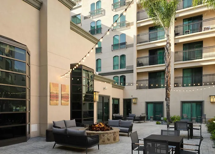 Jacuzzi hotel: Courtyard By Marriott Los Angeles Pasadena Old Town