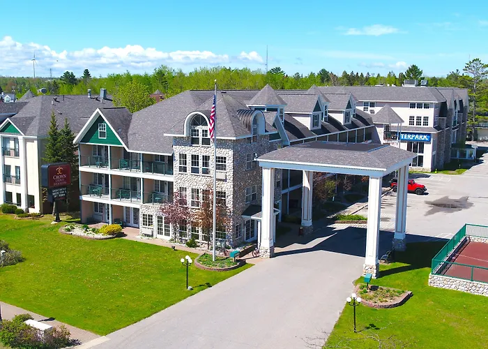 Crown Choice Inn & Suites Lakeview And Waterpark