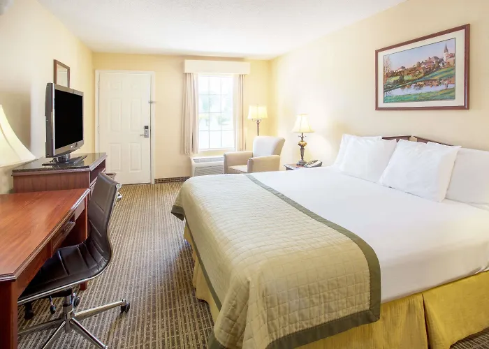 Cheap hotels Baymont By Wyndham Dunn