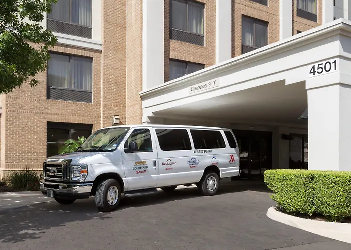 Cheap hotel: Springhill Suites Austin South