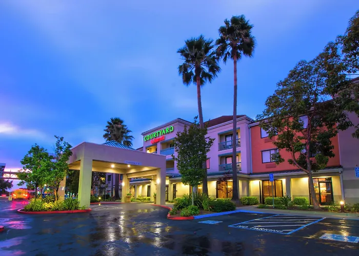 Family Hotel: Courtyard By Marriott Oakland Airport