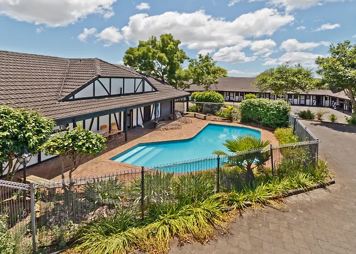 Oakwood Manor Motor Lodge