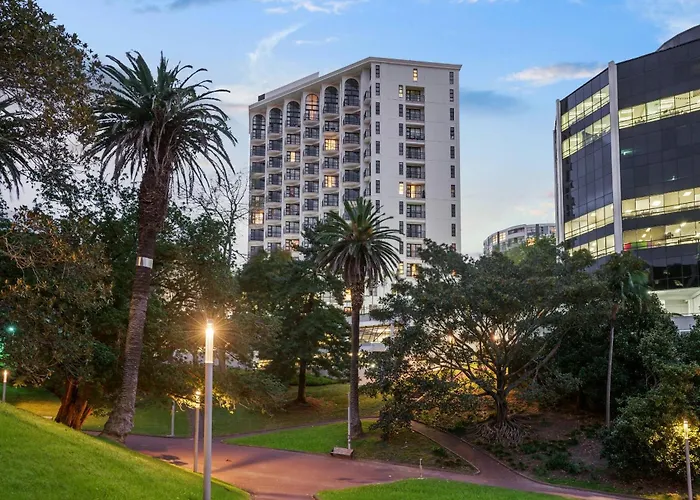 Parkside Hotel & Apartments