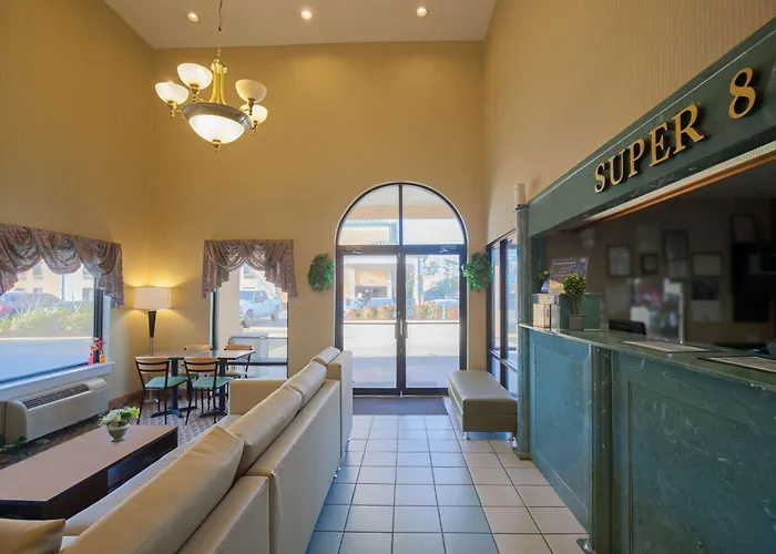 Hotel with view: Super 8 By Wyndham Hammond
