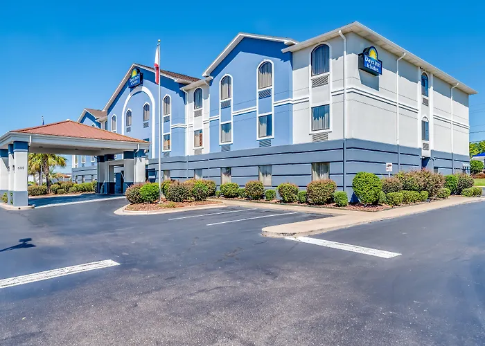 Golf hotel: Days Inn & Suites By Wyndham Prattville-Montgomery