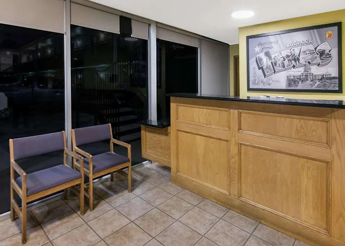 Airport Hotel: Super 8 By Wyndham Lubbock Civic Center North