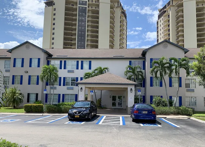 Golf hotel: Intown Suites Extended Stay Fort Myers Fl