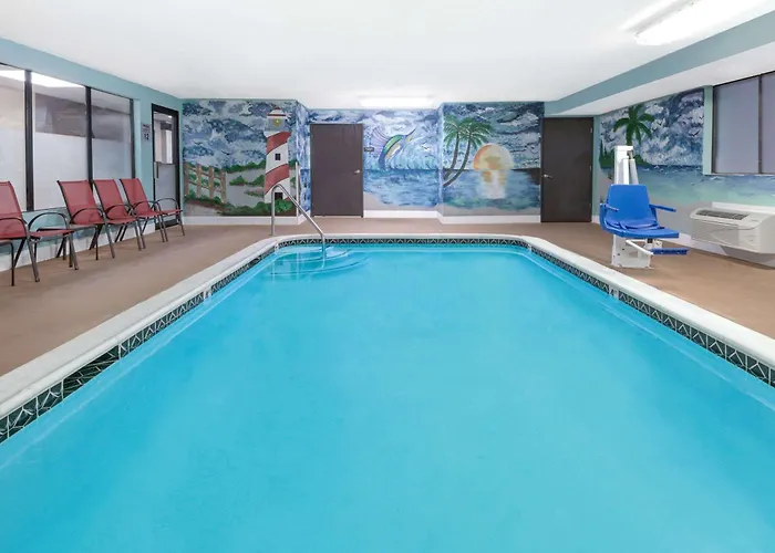 Super 8 By Wyndham Victoria/North/Mall Area