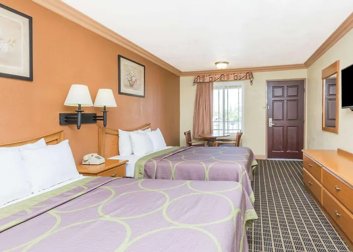 Super 8 By Wyndham Azusa